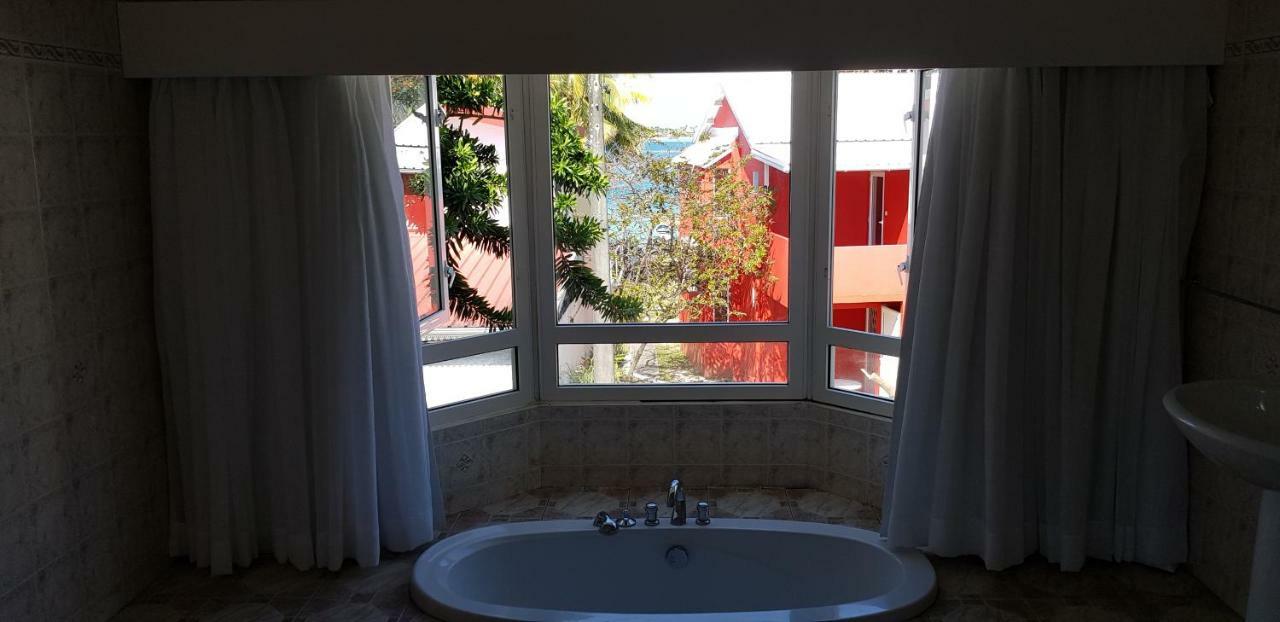 Colibri Bed & Breakfast *